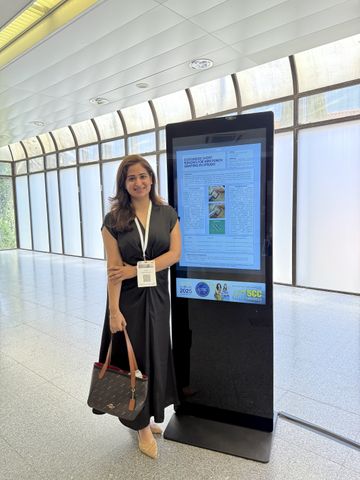 Dr. Sonia presenting her research poster at the 17th 5CC World Congress in Lisbon